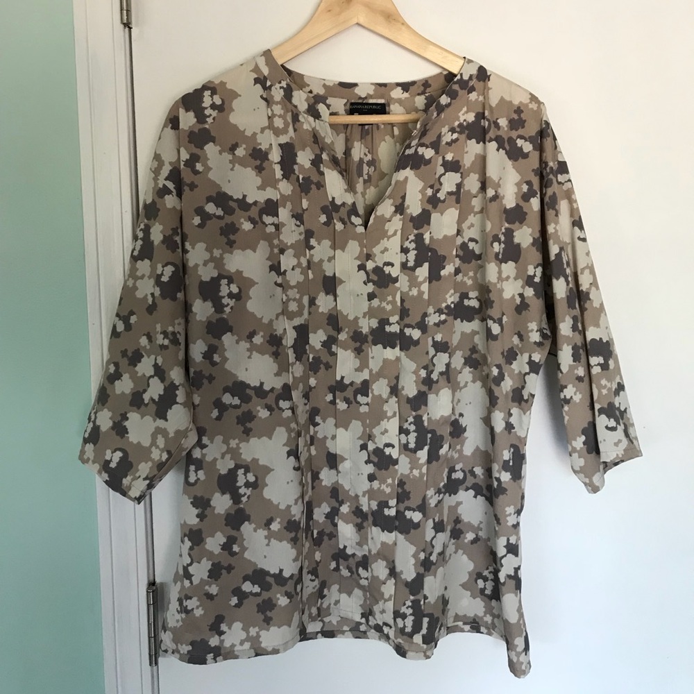 Banana republic blouse size large.
